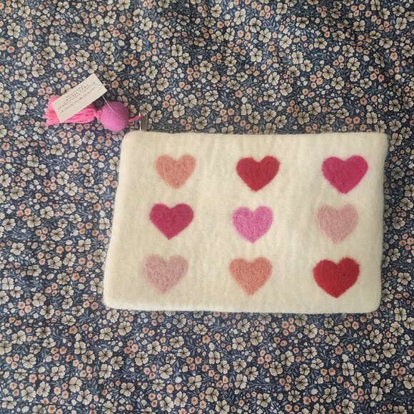 papersource Handbags - NWT PaperSource Felt Heart Pouch / Kindle Pouch